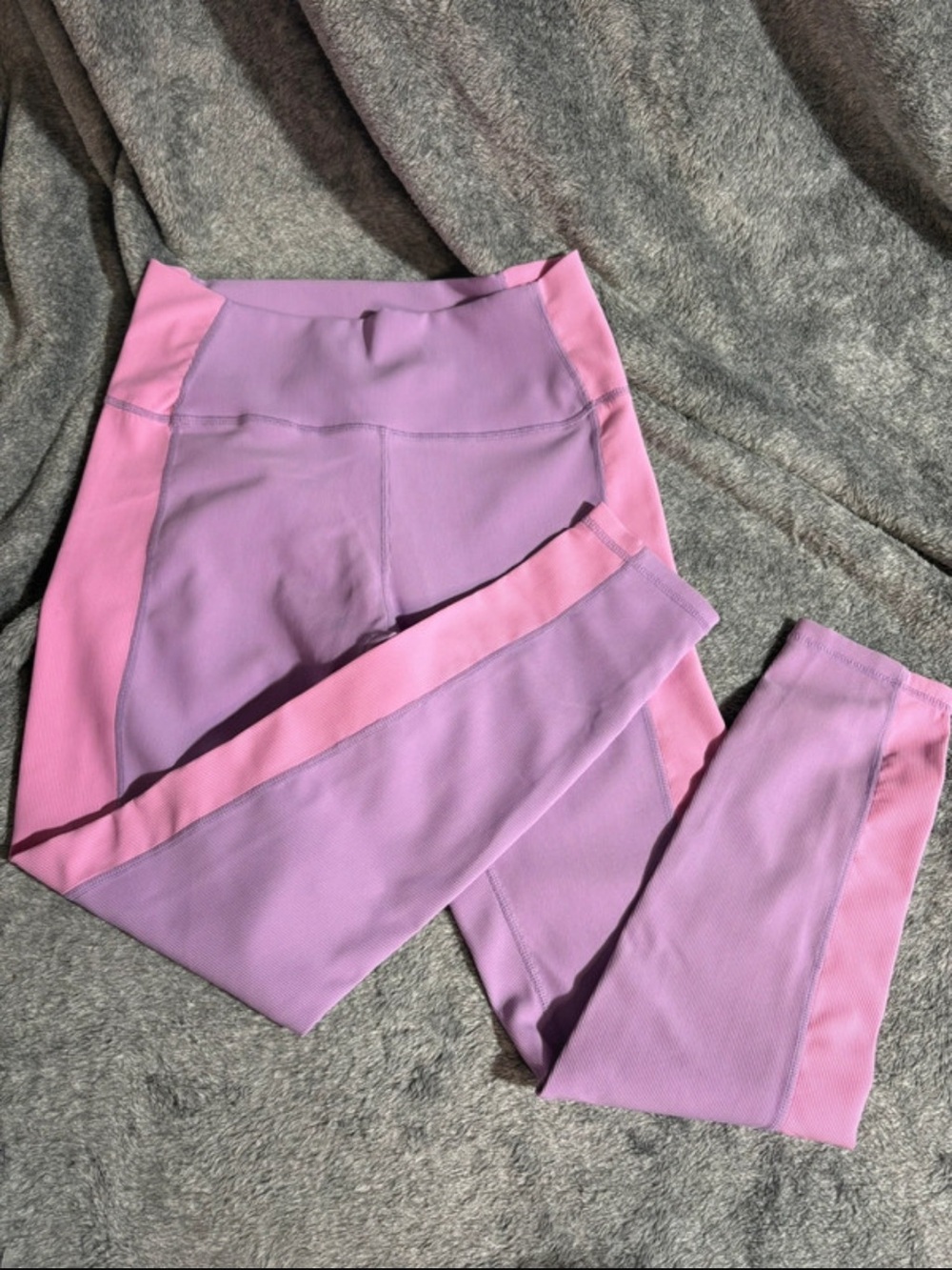High-Waist Lavender Leggings with Pink Side Panels